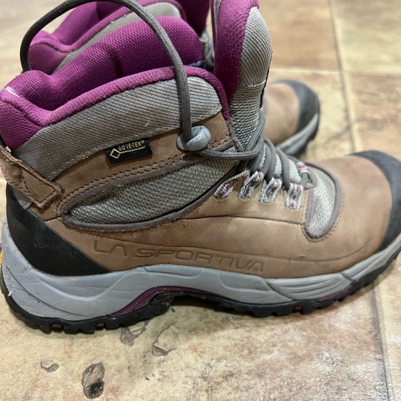 La Sportiva Waterproof Hiking Boots - Picture 6 of 7